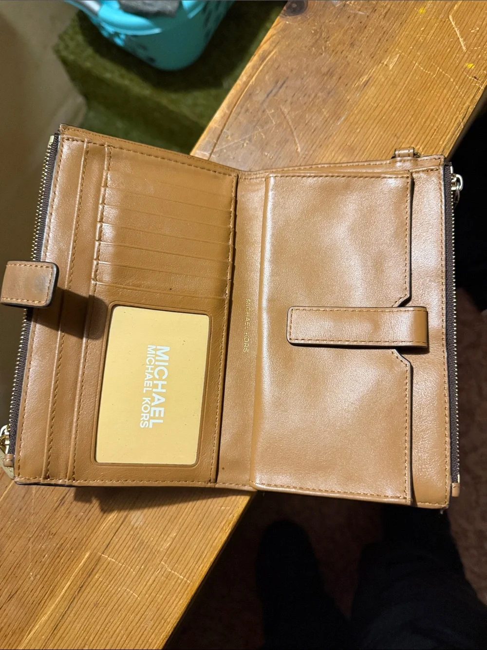 N/A compact brown